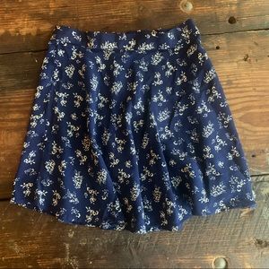 Forever 21 flowy high waisted skater navy blue and white floral mini skirt sz XS